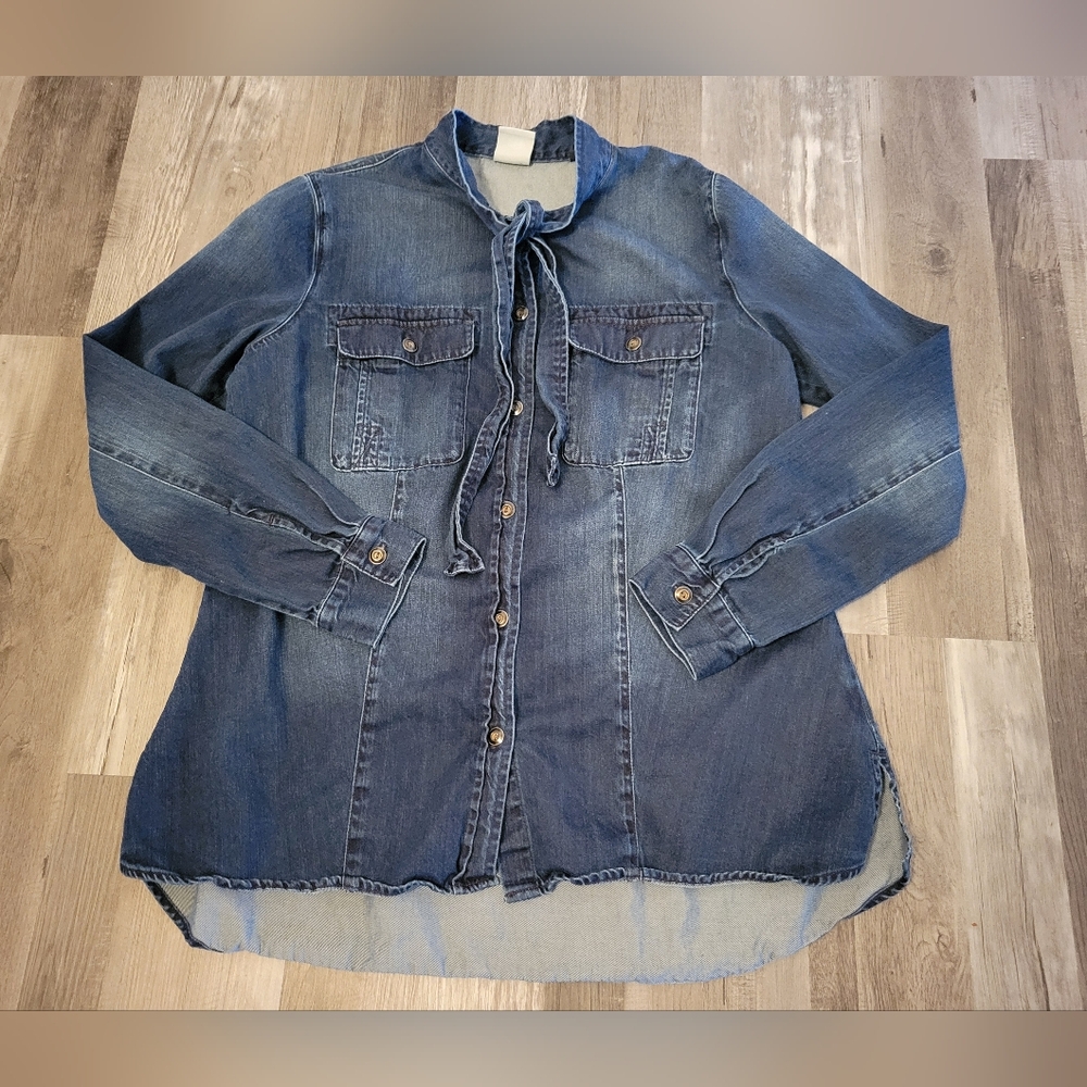 CAbi Women Style 3290 Waterfront Shirt Size Medium Tie Neck Denim Long Sleeve - Picture 2 of 15